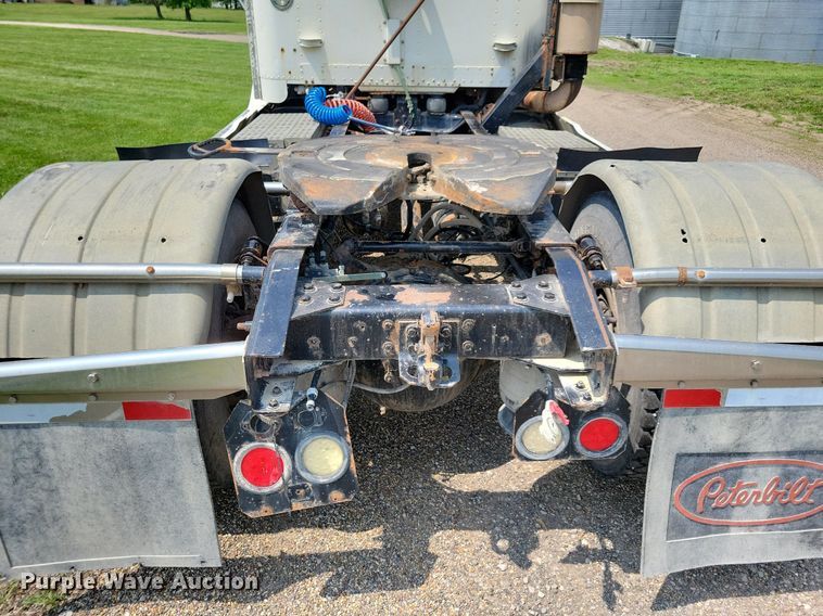 image for item JO9146 1999 Freightliner FLD  semi truck