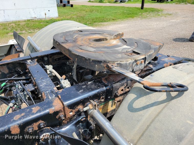 image for item JO9146 1999 Freightliner FLD  semi truck