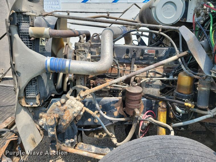 image for item JO9146 1999 Freightliner FLD  semi truck