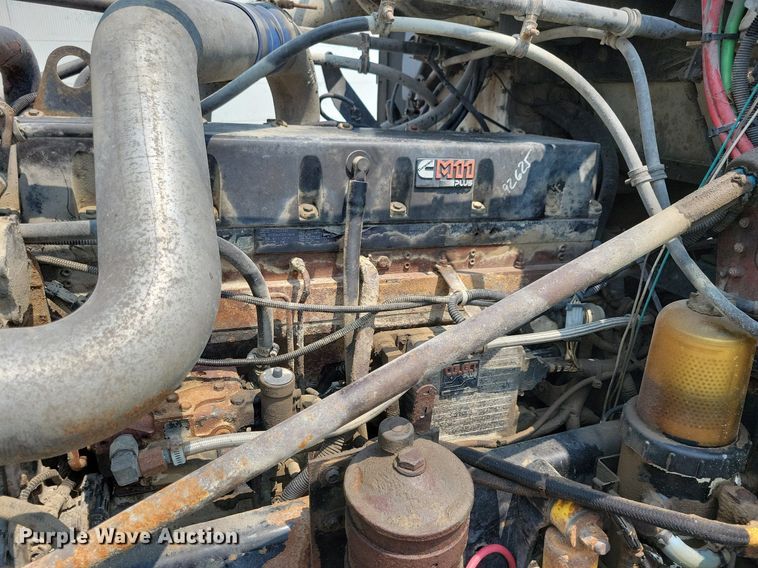 image for item JO9146 1999 Freightliner FLD  semi truck