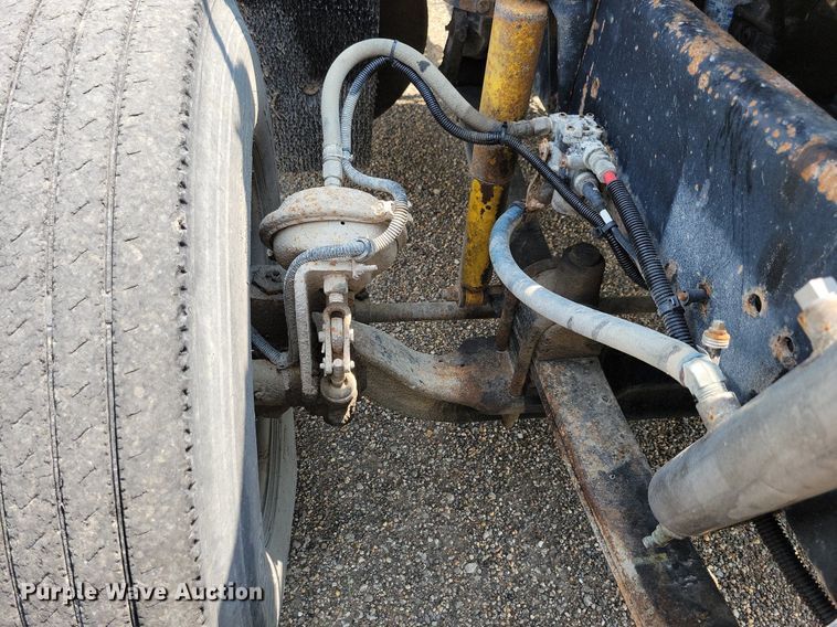 image for item JO9146 1999 Freightliner FLD  semi truck