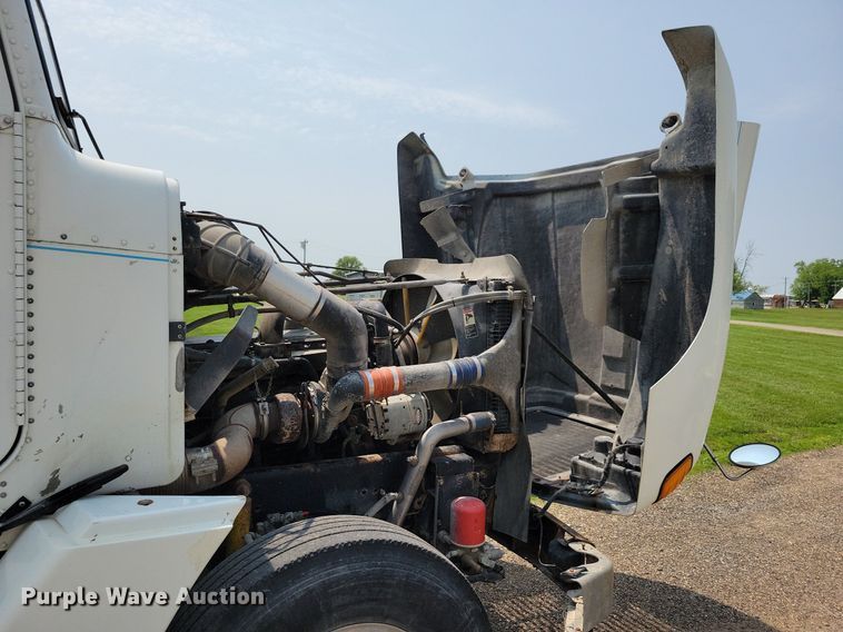 image for item JO9146 1999 Freightliner FLD  semi truck