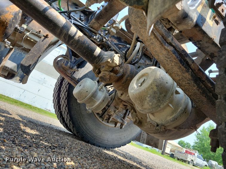 image for item JO9146 1999 Freightliner FLD  semi truck