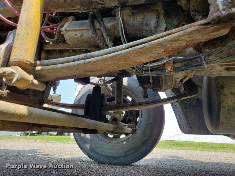 image for item JO9146 1999 Freightliner FLD  semi truck