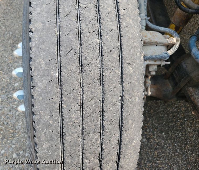 image for item JO9146 1999 Freightliner FLD  semi truck