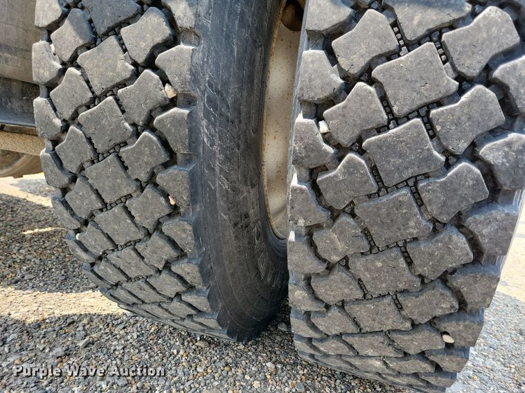 image for item JO9146 1999 Freightliner FLD  semi truck