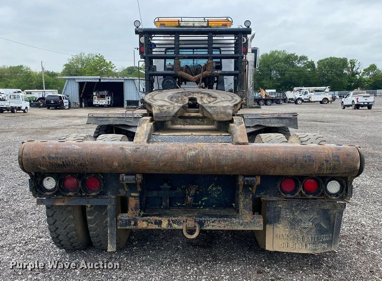 image for item KB9437 2003 Mack RD688S  winch truck