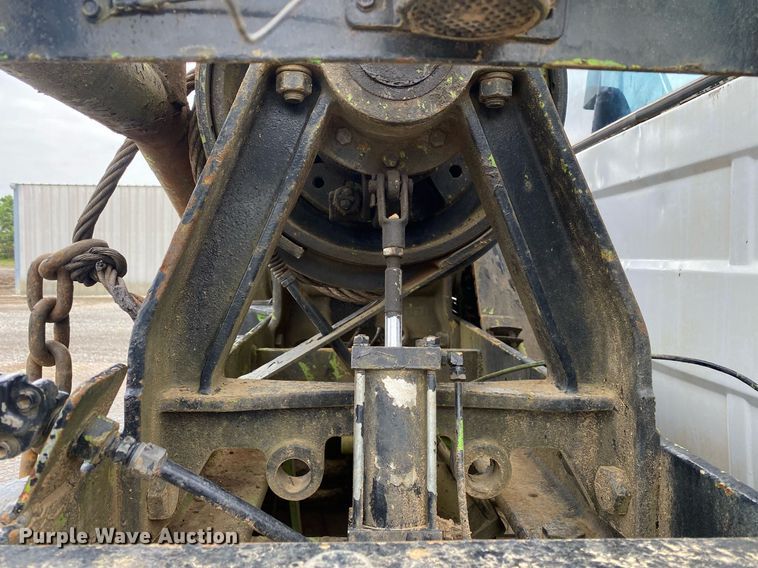 image for item KB9437 2003 Mack RD688S  winch truck