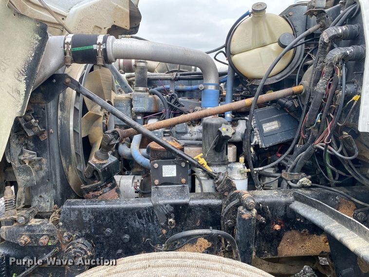 image for item KB9437 2003 Mack RD688S  winch truck