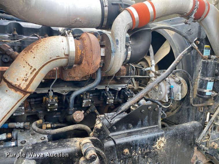 image for item KB9437 2003 Mack RD688S  winch truck