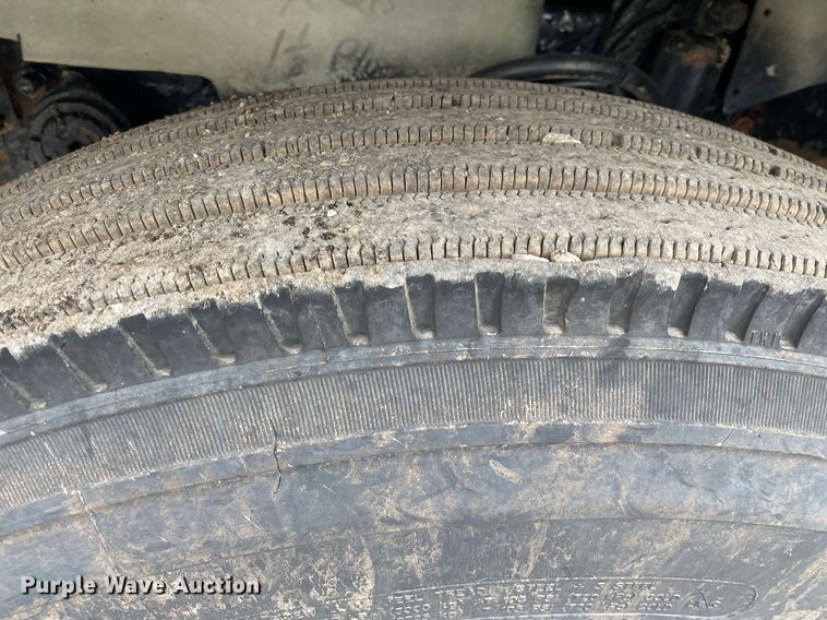 image for item KB9437 2003 Mack RD688S  winch truck