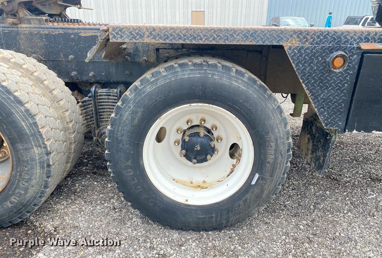 image for item KB9437 2003 Mack RD688S  winch truck