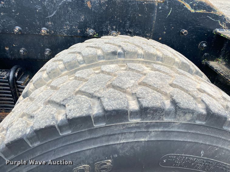 image for item KB9437 2003 Mack RD688S  winch truck