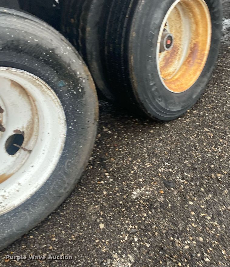 image for item KB9527 2000 Dorsey AIDTLS  dry van trailer