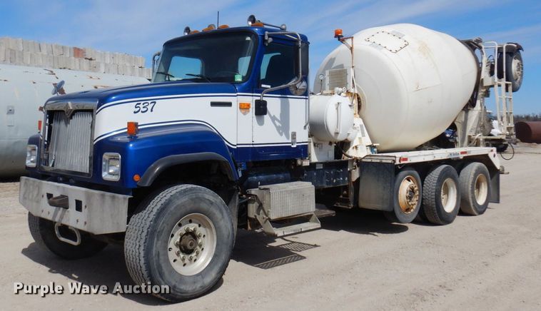 image for item KU9947 2003 International 5500i  ready mix truck