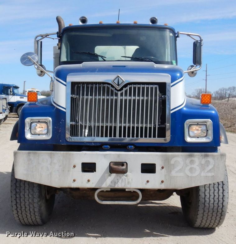 image for item KU9947 2003 International 5500i  ready mix truck