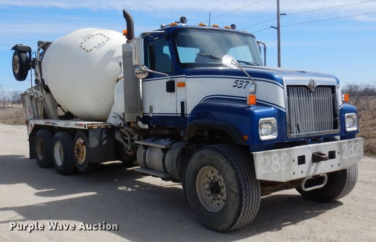 image for item KU9947 2003 International 5500i  ready mix truck