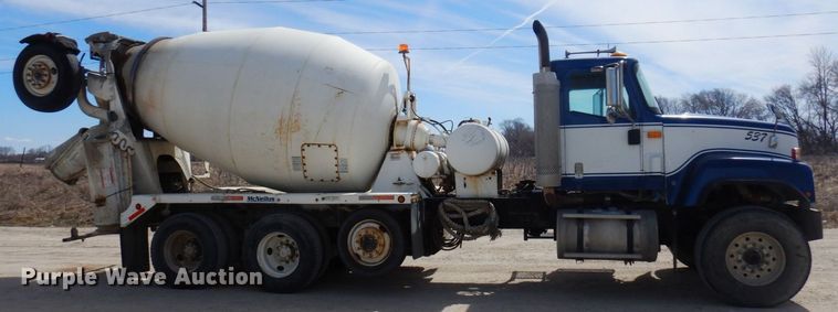 image for item KU9947 2003 International 5500i  ready mix truck