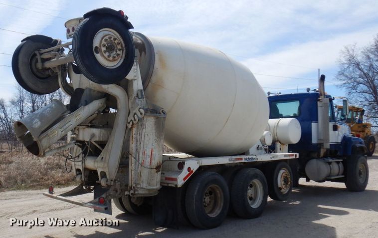 image for item KU9947 2003 International 5500i  ready mix truck