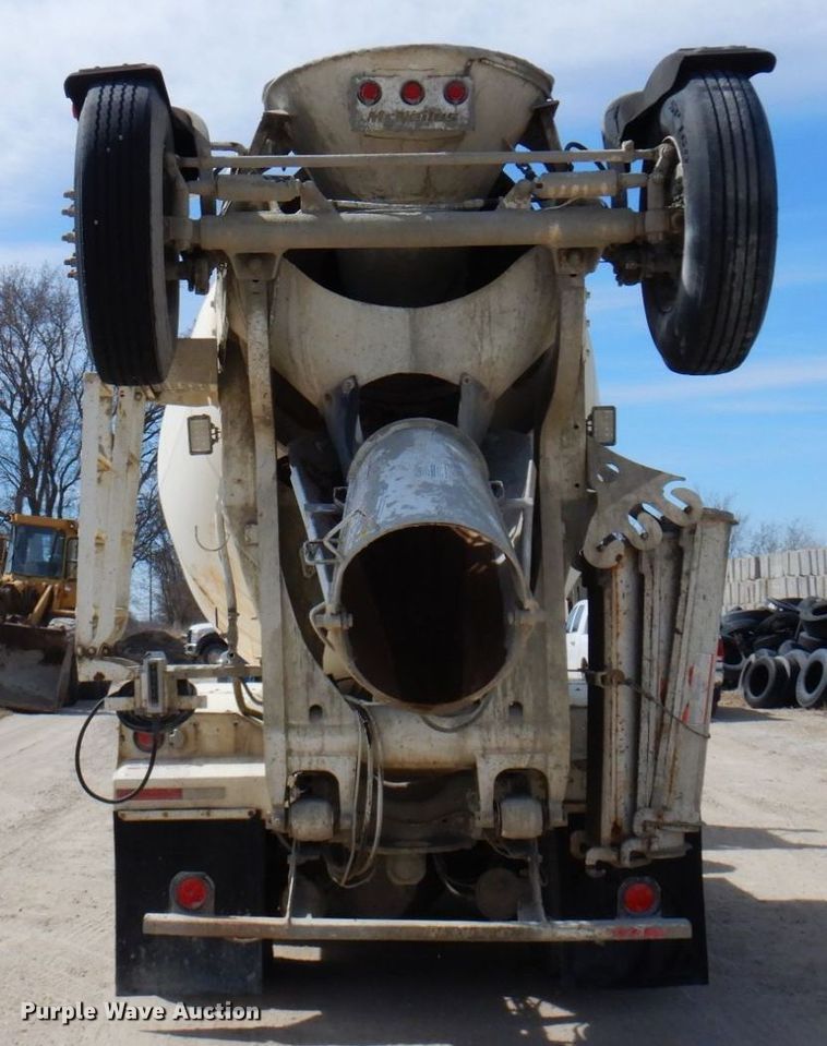 image for item KU9947 2003 International 5500i  ready mix truck