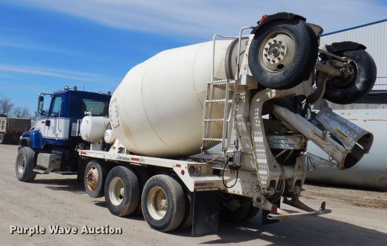 image for item KU9947 2003 International 5500i  ready mix truck