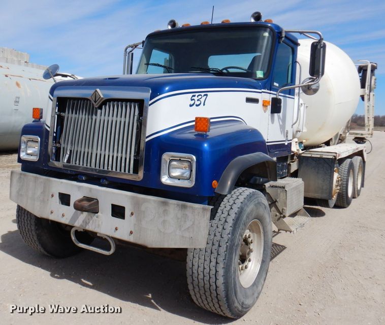 image for item KU9947 2003 International 5500i  ready mix truck