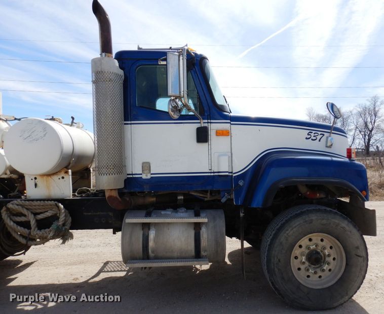 image for item KU9947 2003 International 5500i  ready mix truck
