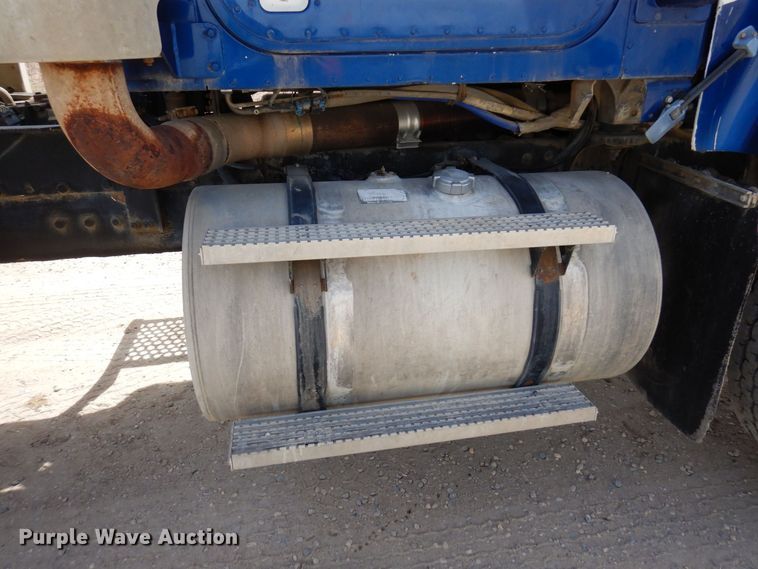 image for item KU9947 2003 International 5500i  ready mix truck