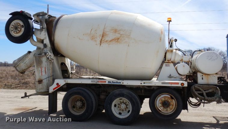 image for item KU9947 2003 International 5500i  ready mix truck