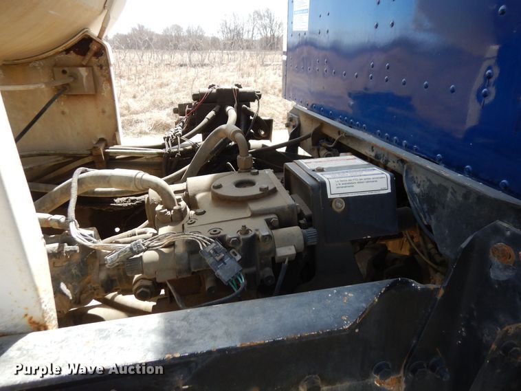 image for item KU9947 2003 International 5500i  ready mix truck