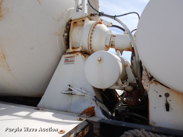 image for item KU9947 2003 International 5500i  ready mix truck