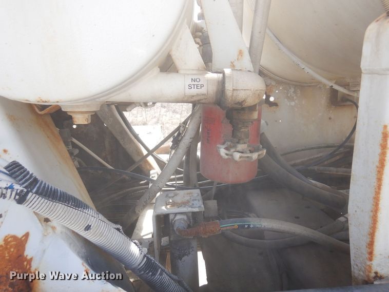 image for item KU9947 2003 International 5500i  ready mix truck