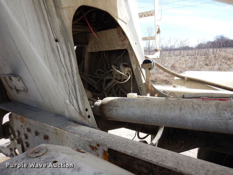 image for item KU9947 2003 International 5500i  ready mix truck