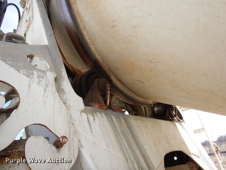 image for item KU9947 2003 International 5500i  ready mix truck