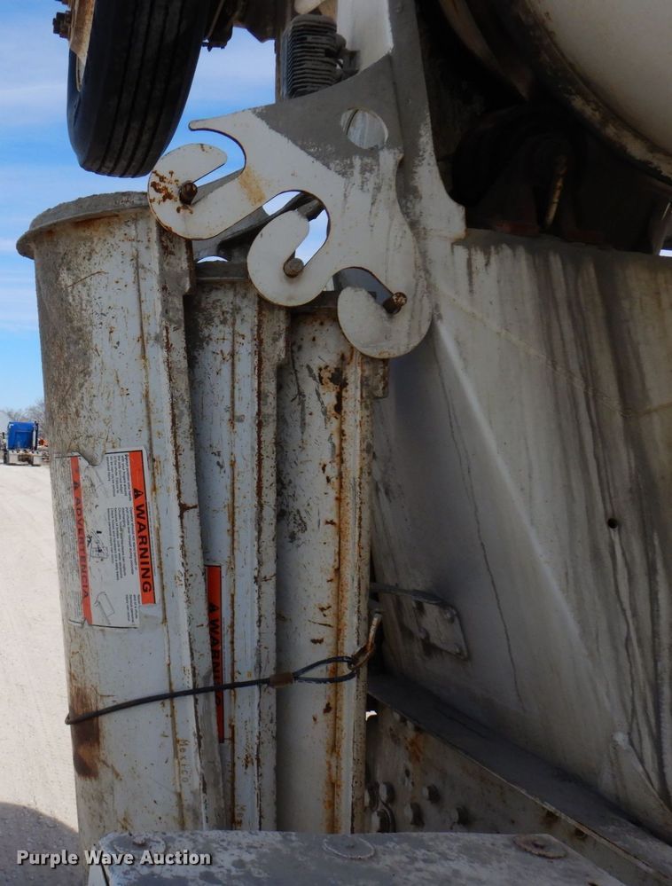 image for item KU9947 2003 International 5500i  ready mix truck