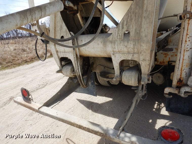 image for item KU9947 2003 International 5500i  ready mix truck