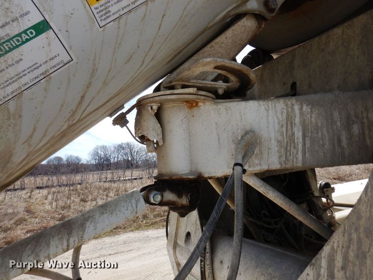 image for item KU9947 2003 International 5500i  ready mix truck