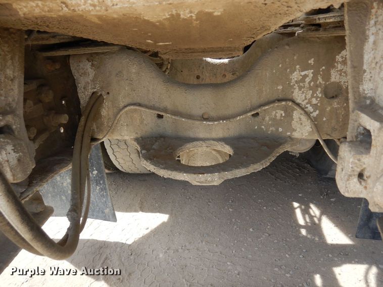 image for item KU9947 2003 International 5500i  ready mix truck