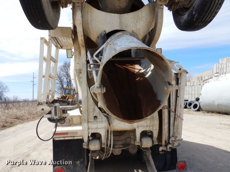 image for item KU9947 2003 International 5500i  ready mix truck