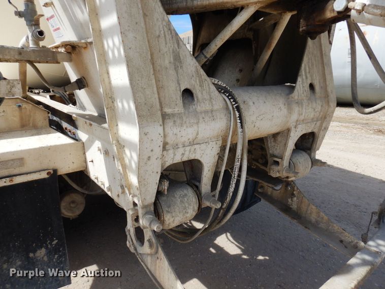 image for item KU9947 2003 International 5500i  ready mix truck