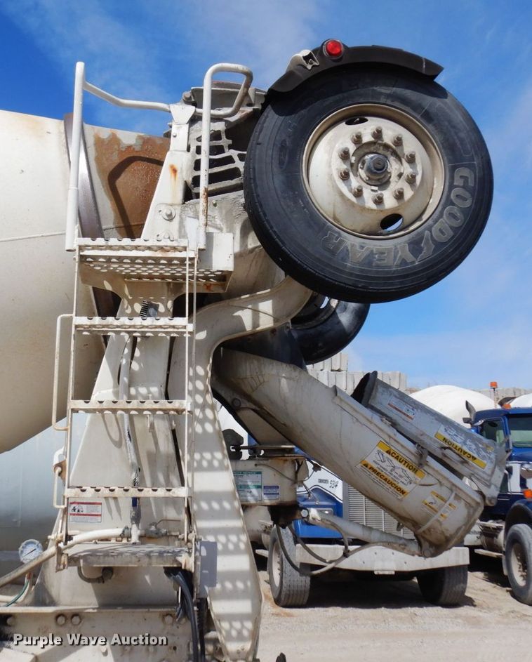 image for item KU9947 2003 International 5500i  ready mix truck