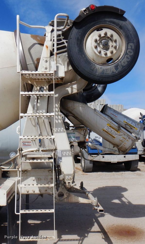 image for item KU9947 2003 International 5500i  ready mix truck