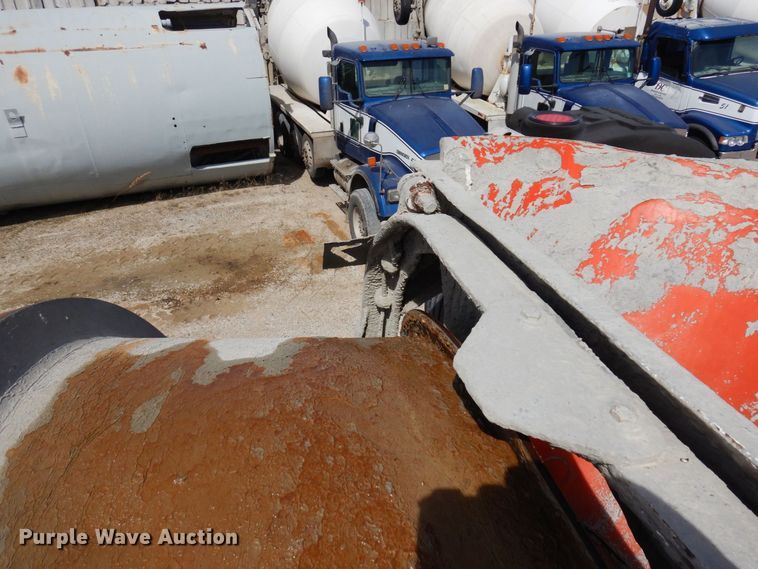 image for item KU9947 2003 International 5500i  ready mix truck