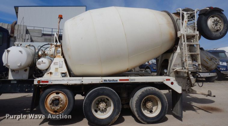 image for item KU9947 2003 International 5500i  ready mix truck