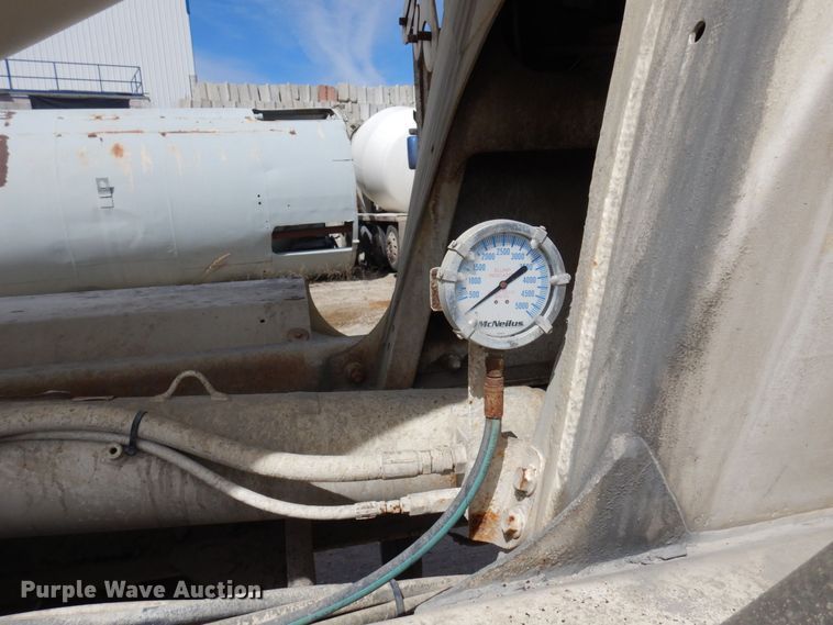 image for item KU9947 2003 International 5500i  ready mix truck