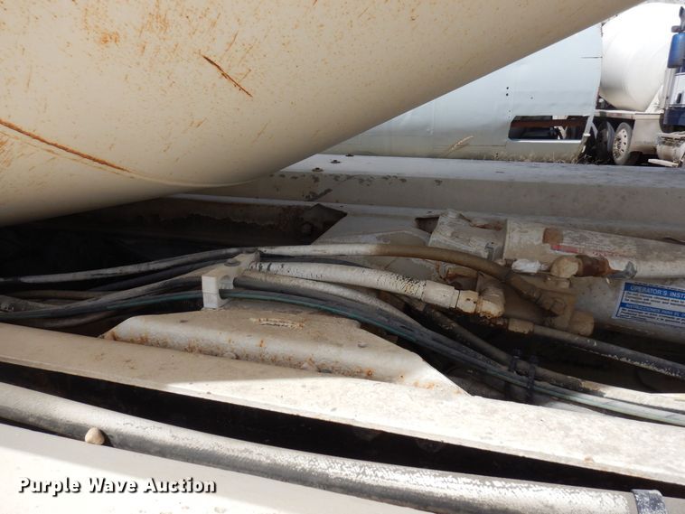 image for item KU9947 2003 International 5500i  ready mix truck