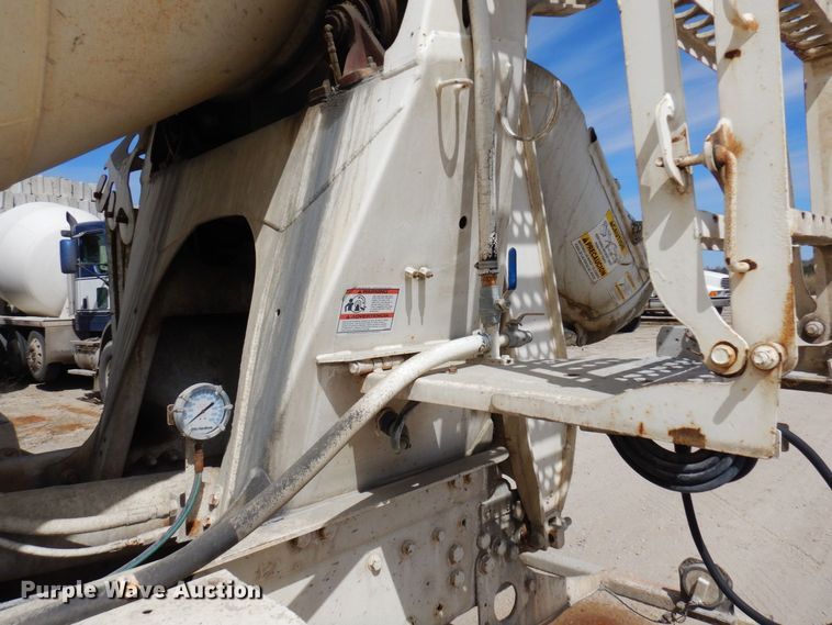 image for item KU9947 2003 International 5500i  ready mix truck