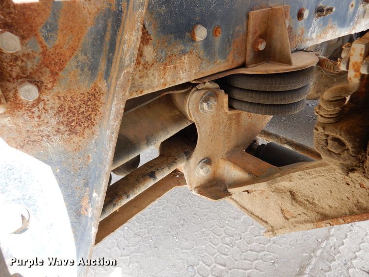 image for item KU9947 2003 International 5500i  ready mix truck