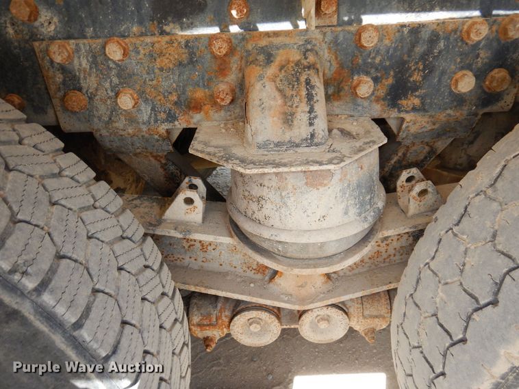 image for item KU9947 2003 International 5500i  ready mix truck