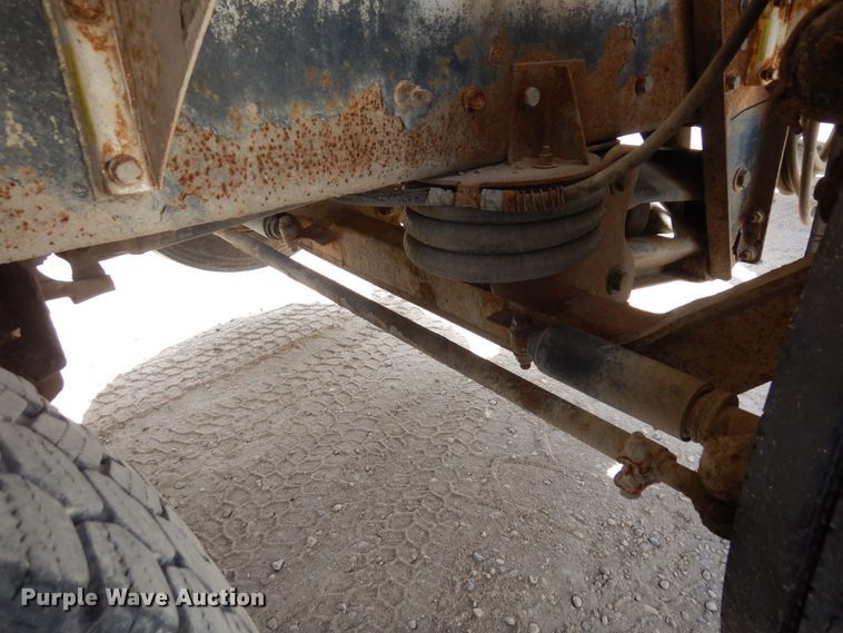 image for item KU9947 2003 International 5500i  ready mix truck